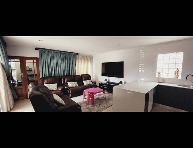 4 BEDROOM HOUSE FOR SALE IN MORELETAPARK